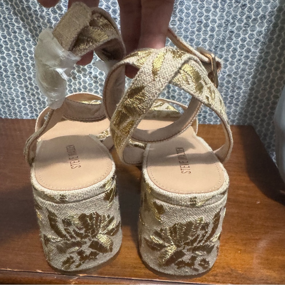 Steve Madden Beige and Gold Floral Heels - Picture 6 of 6